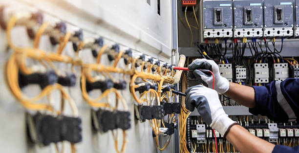 Professional Electrician technician working in Beverly Hills, TX